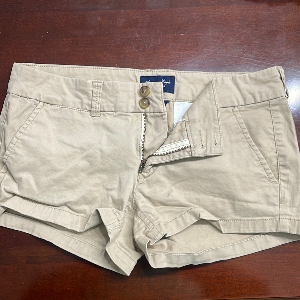 American eagle khaki shorts